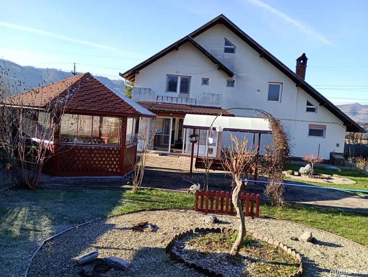 Casă cu Teren 1042 Mp în Central