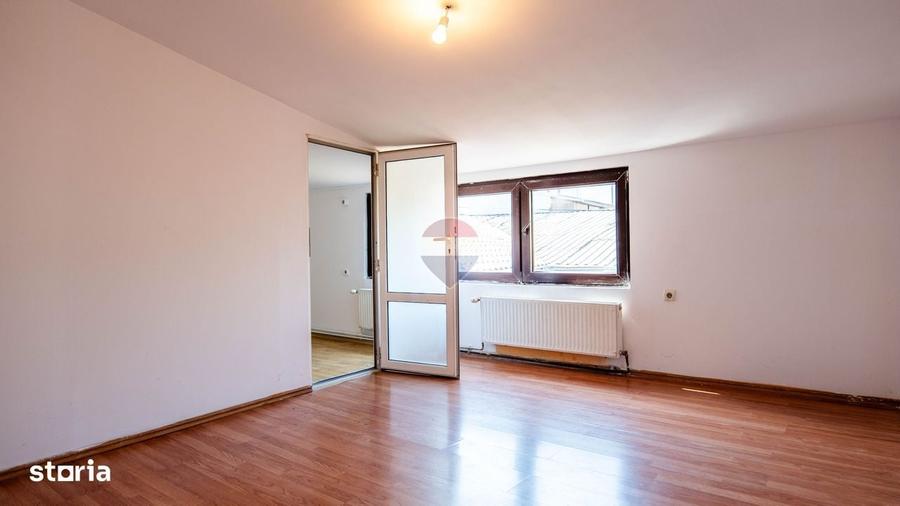 Casă cu 4 camere în 16 Februarie