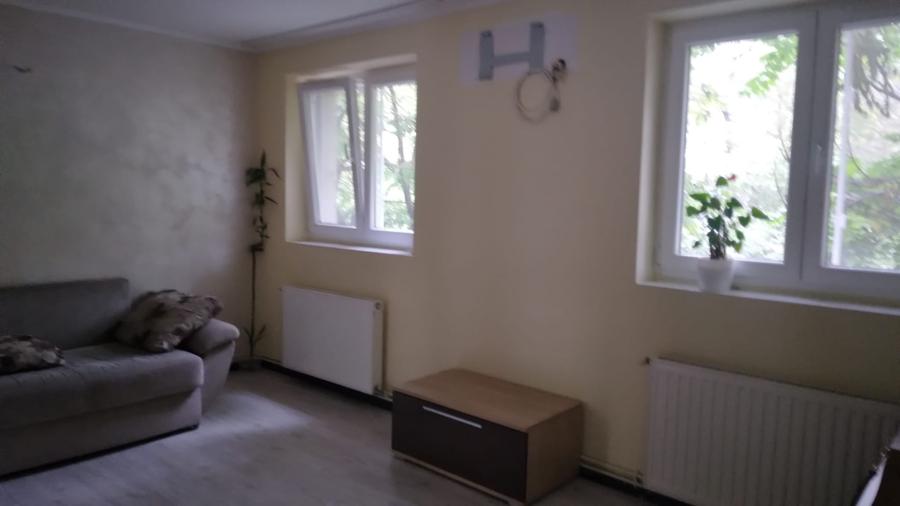 Apartament cu 3 camere decomandat, mobilat în Vitan Mall