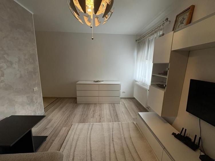Apartament cu 2 camere decomandat în Roșu