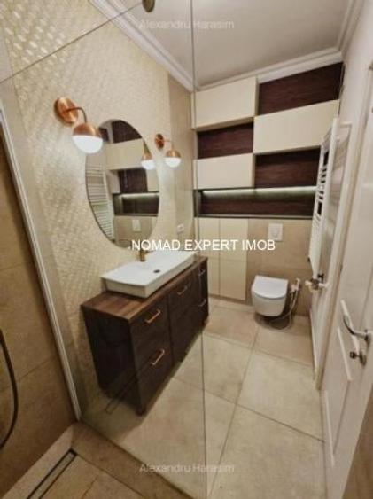 Apartament cu 3 camere în P-ța Victoriei