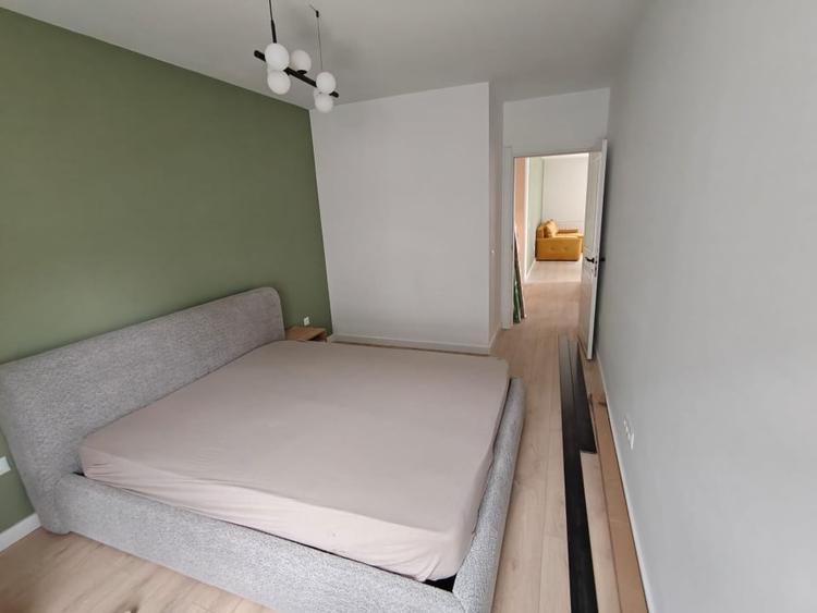 Apartament cu 3 camere semidecomandat în Florești