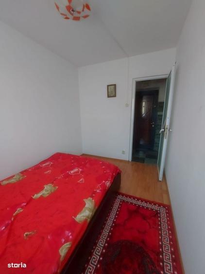 Apartament cu 3 camere nedecomandat în Micro 11