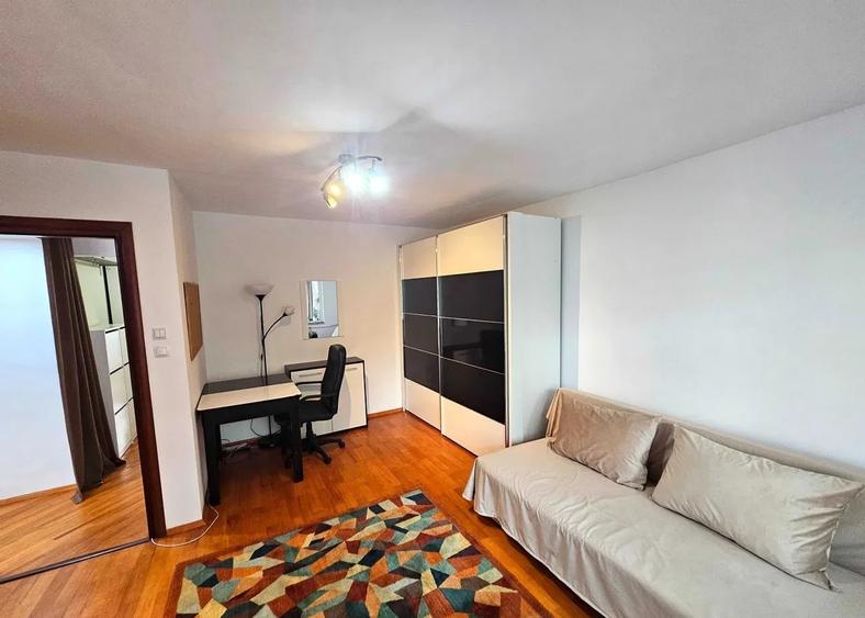 Apartament cu 3 camere decomandat, mobilat în Lacul Tei