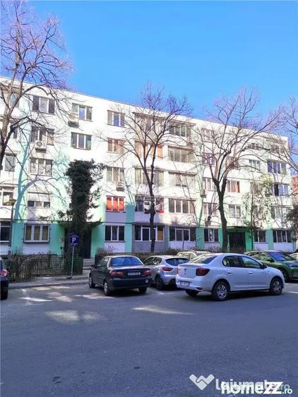 Apartament cu 3 camere decomandat în Alexandriei