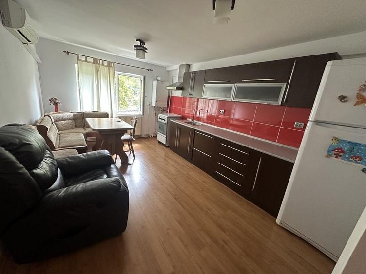 Apartament cu 2 camere decomandat în Central