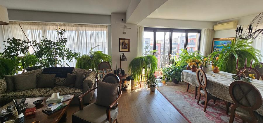 Apartament cu 4 camere decomandat în Barbu Văcărescu