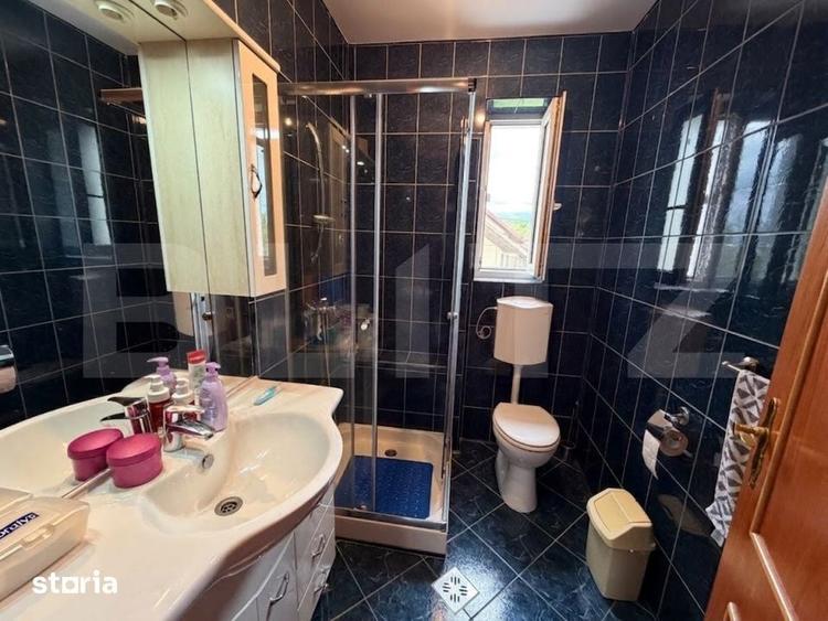 Casă cu 8 camere cu Teren 1800 Mp în Vețel