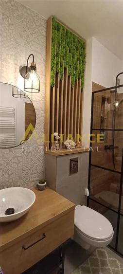 Apartament cu 3 camere decomandat, mobilat în Metalurgiei