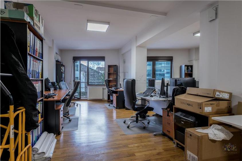 Apartament cu 4 camere decomandat, mobilat în Arcul de Triumf