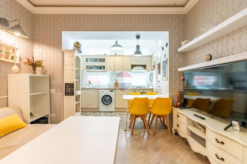 Apartament cu 4 camere semidecomandat, mobilat în Turda