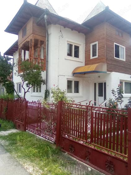 Casă cu 6 camere în Rucăr