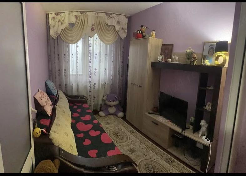Apartament cu 3 camere semidecomandat în 9 Mai