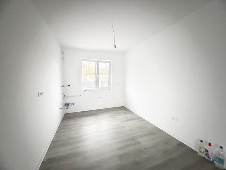 Duplex cu 4 camere cu Canalizare în Utvin