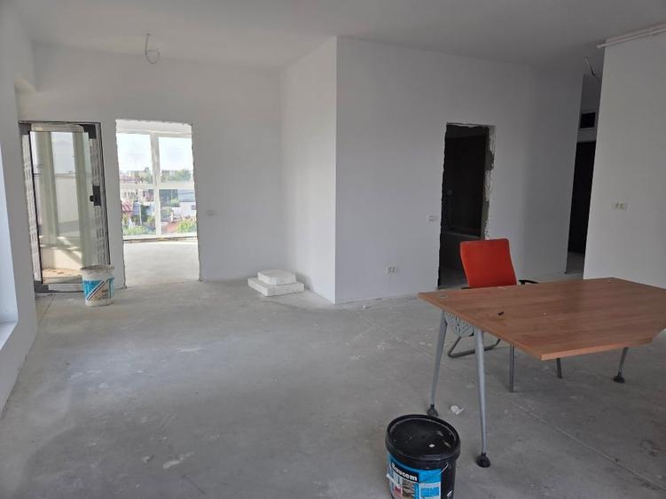 Apartament cu 3 camere decomandat în Colentina