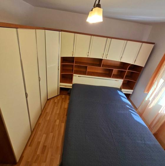 Apartament cu 3 camere decomandat în Florești
