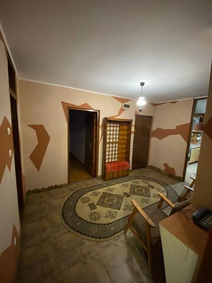 Apartament cu 3 camere decomandat în Șcheia