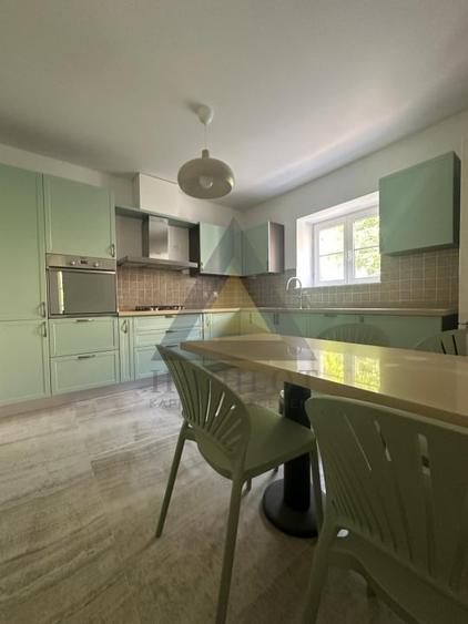 Duplex cu 5 camere cu Canalizare în Iancu Nicolae