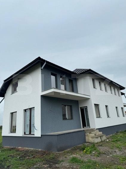 Duplex cu 4 camere cu Canalizare în Central