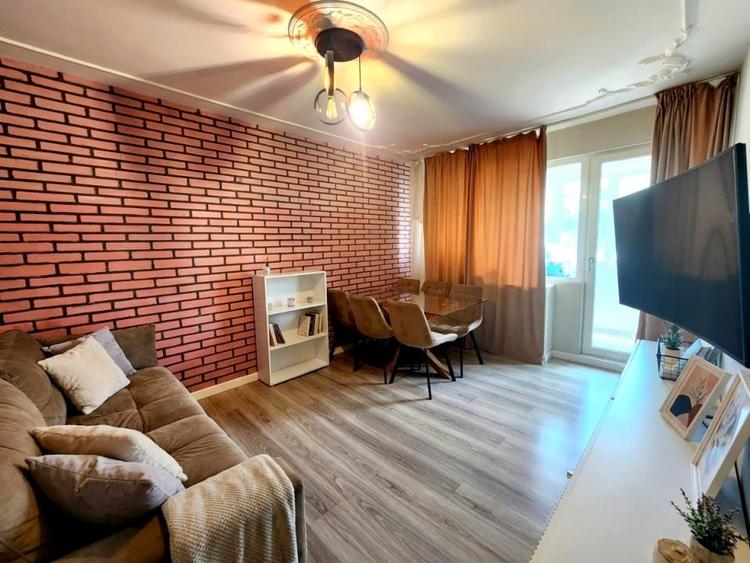 Apartament cu 3 camere decomandat în Podu Roș