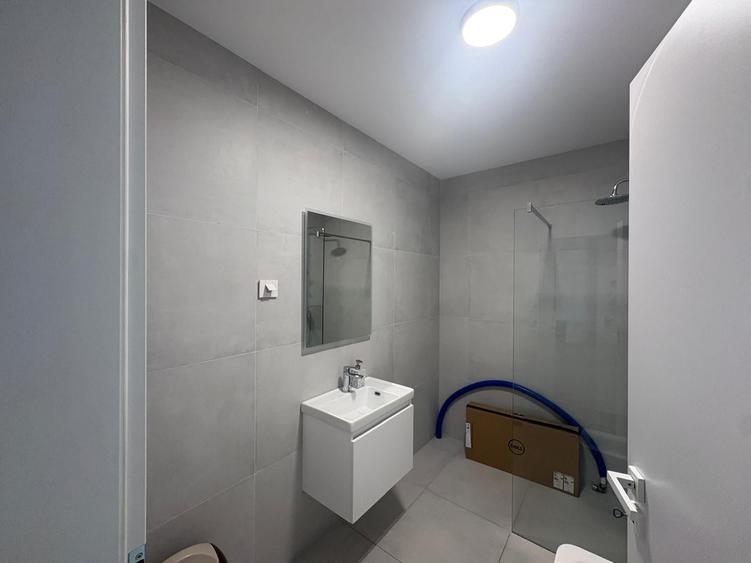Apartament cu 3 camere decomandat în Barbu Văcărescu