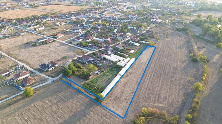 Teren Construcții intravilan de 4427 mp, în Est