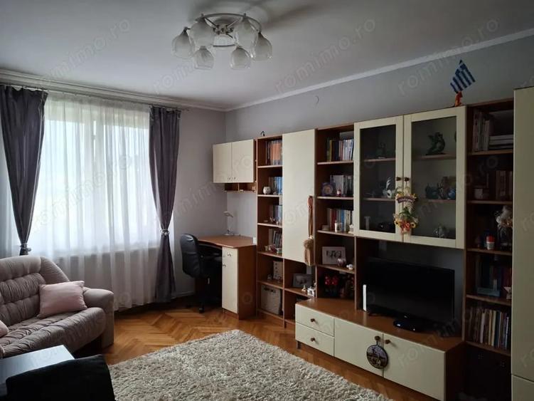 Apartament cu 2 camere decomandat în Petros