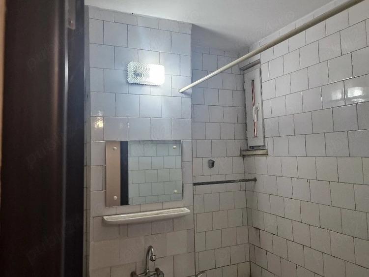Apartament cu 3 camere semidecomandat în Mărăței