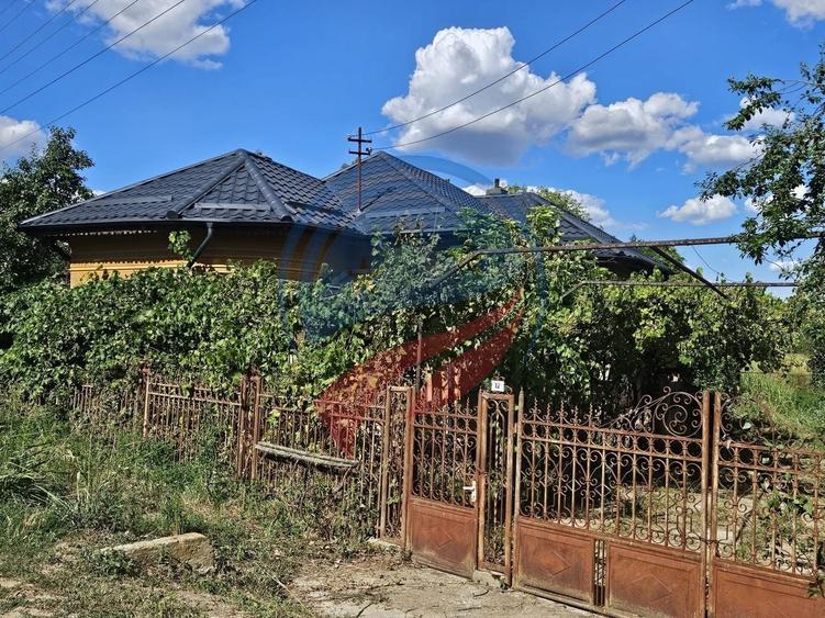 Casă individuală cu 4 camere cu Canalizare în Foișor