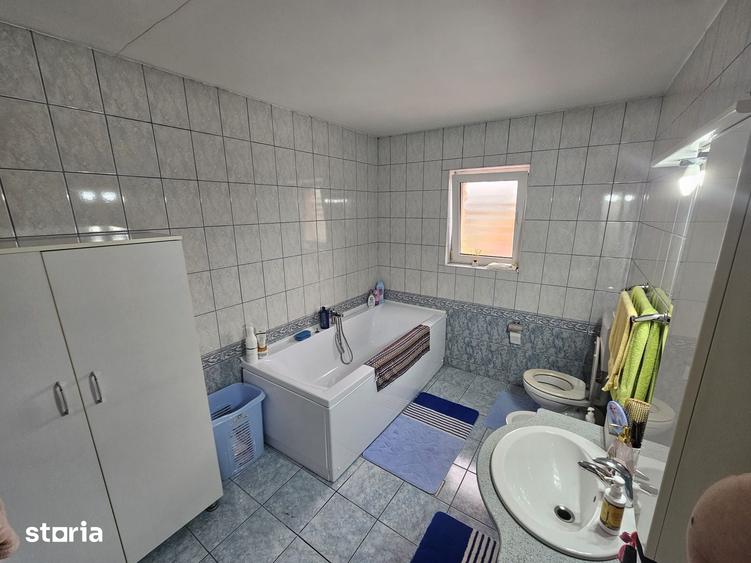 Casă cu 6 camere cu Teren 800 Mp în Micești