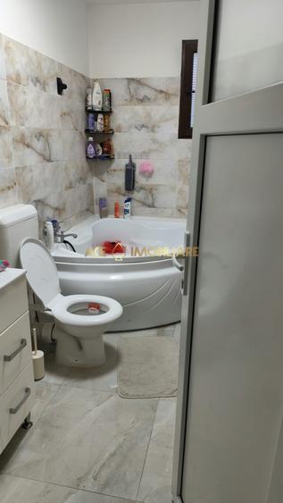 Casă individuală cu 4 camere cu Canalizare în Nord