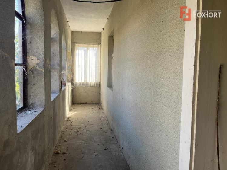 Casă individuală cu 8 camere cu Canalizare în Păru