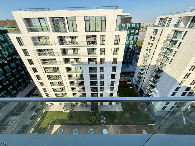 Penthouse cu 4 camere semidecomandat în 13 Septembrie