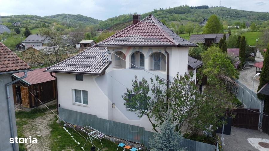 Casă cu 4 camere cu Teren 600 Mp în Central