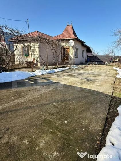 Casă cu 4 camere cu Teren 1200 Mp în Central