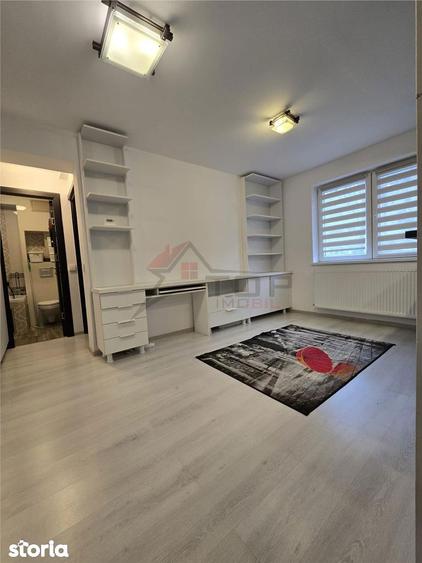 Apartament cu 3 camere semidecomandat în Podu Roș