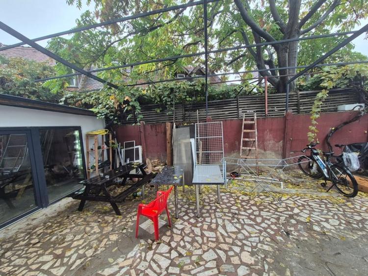 Casă cu 12 camere cu Canalizare în Foișorul de Foc