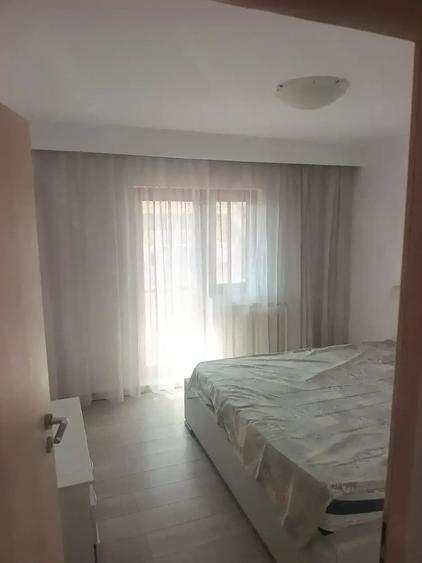 Apartament cu 3 camere decomandat în Exterior Vest