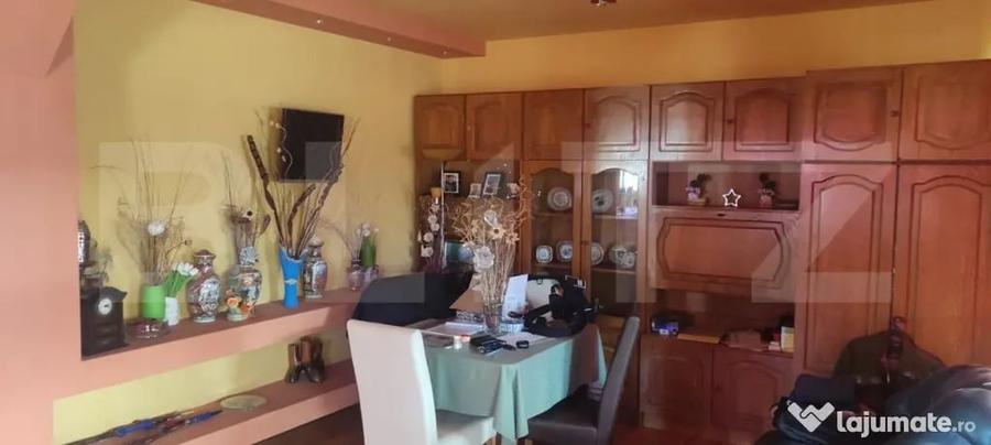 Casă cu 7 camere cu Teren 602 Mp în Nufărul
