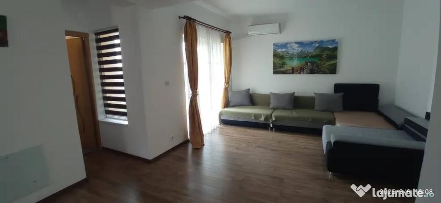Apartament cu 4 camere decomandat în Sânmartin