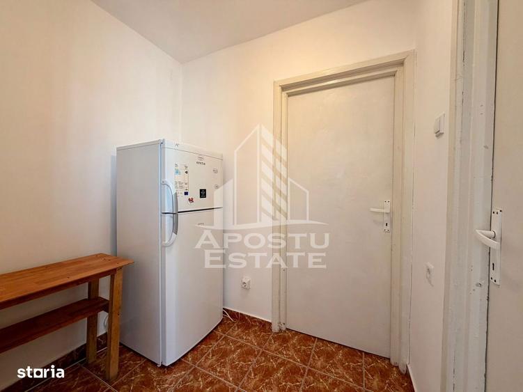 Apartament cu 3 camere, mobilat în Complex Studențesc