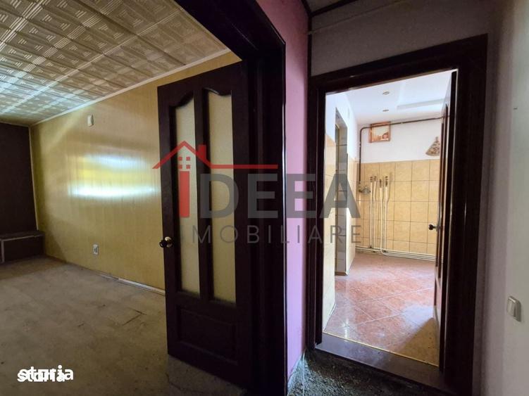 Apartament cu 4 camere semidecomandat în Central
