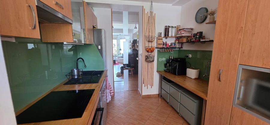 Apartament cu 3 camere decomandat, mobilat în Aradului
