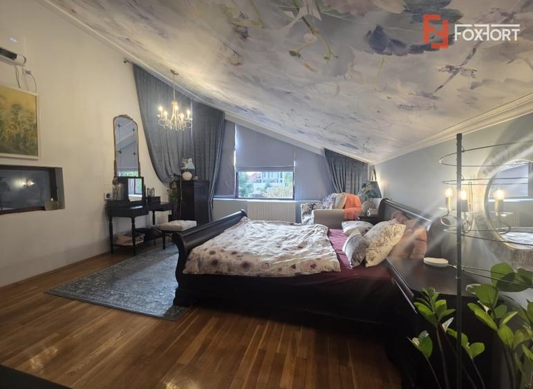 Casă individuală cu 6 camere cu Canalizare în Pârneava