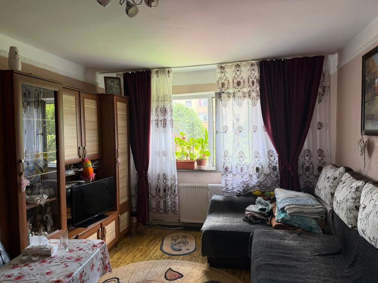 Apartament cu 2 camere semidecomandat în Florilor