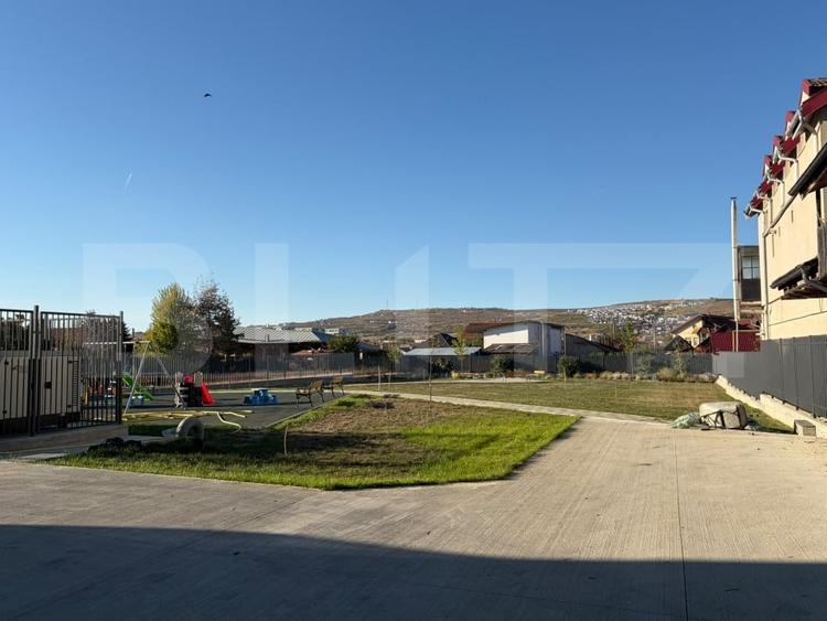 Apartament cu 3 camere semidecomandat, mobilat în Mărăști