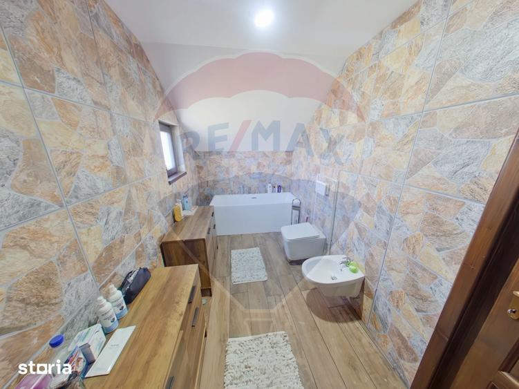 Casă cu 4 camere cu Teren 1160 Mp în Sarasău