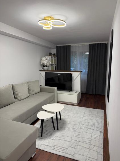 Apartament cu 4 camere decomandat în Central