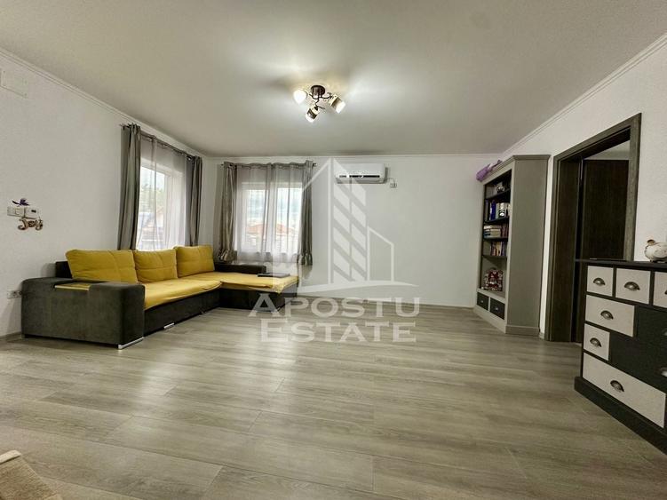 Casă individuală cu 4 camere cu Canalizare în Utvin