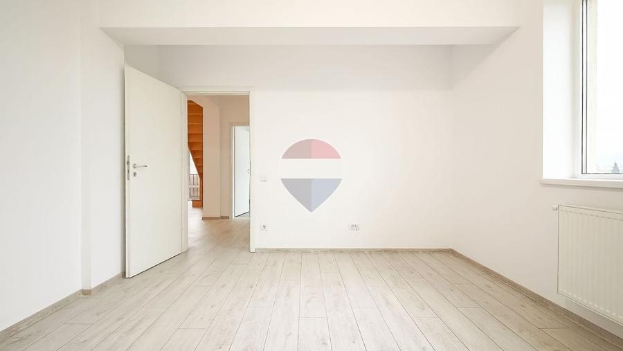 Apartament cu 4 camere decomandat, mobilat în Florilor